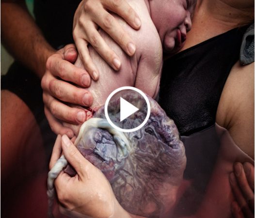 Observing a Newborn’s Emotional Response and Mom’s Reaction After 2 Pushes – Touching Video Moments